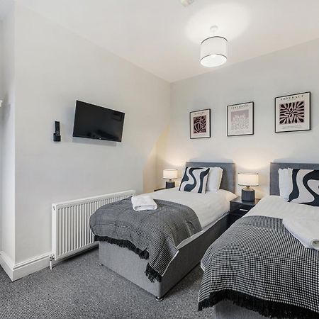 Anfield Cosy Stays - Air Host & Stay - Sleeps 14 리버풀 외부 사진