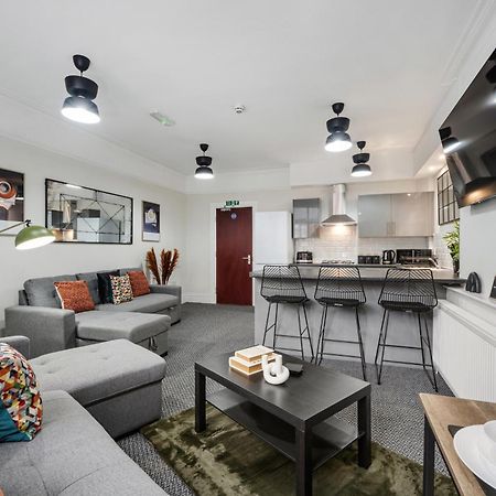 Anfield Cosy Stays - Air Host & Stay - Sleeps 14 리버풀 외부 사진