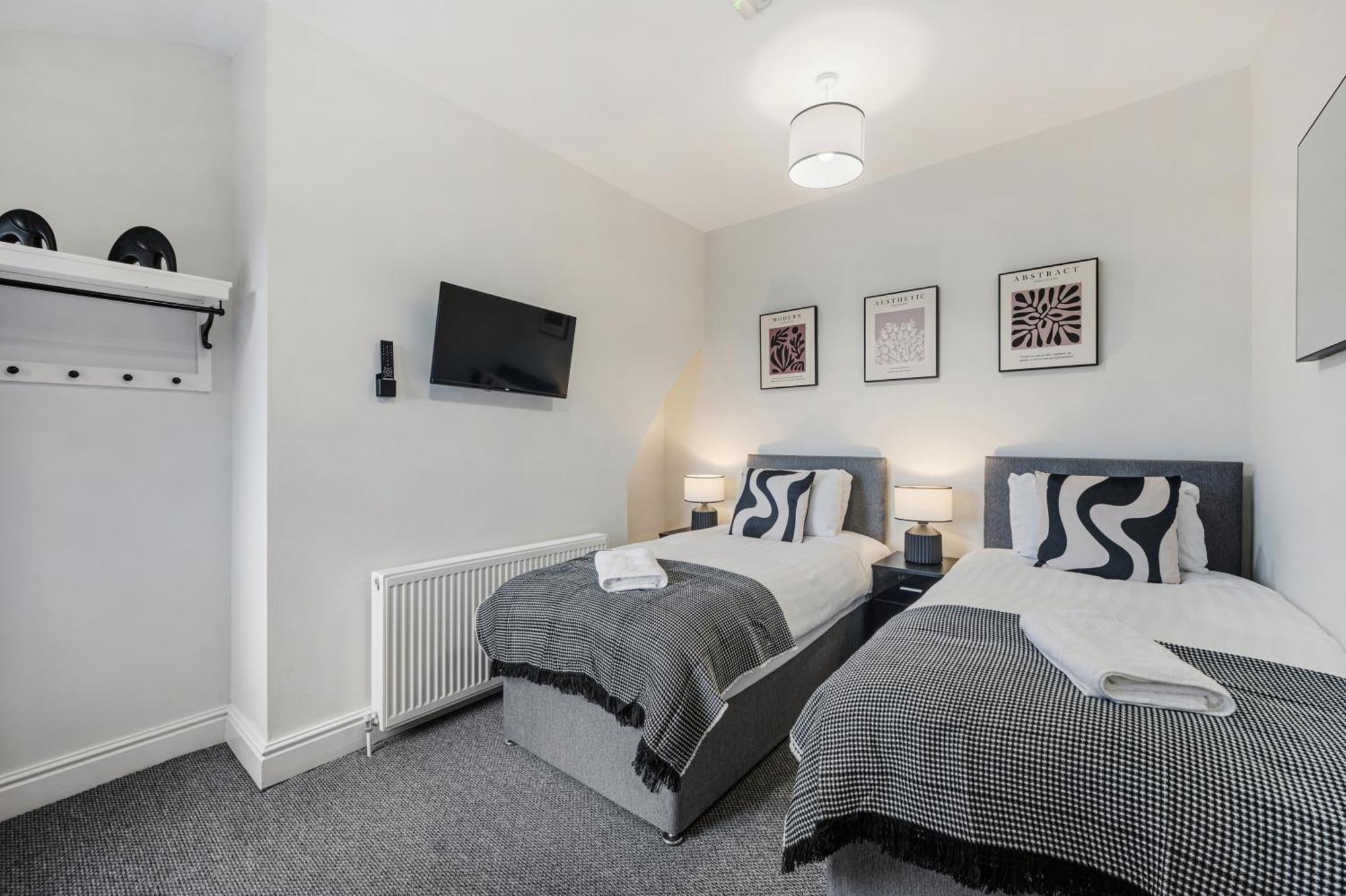 Anfield Cosy Stays - Air Host & Stay - Sleeps 14 리버풀 외부 사진