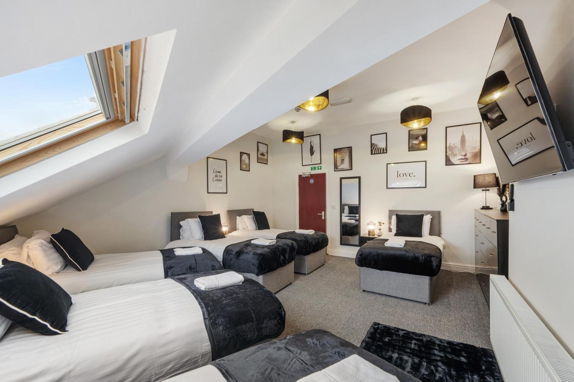 Anfield Cosy Stays - Air Host & Stay - Sleeps 14 리버풀 외부 사진