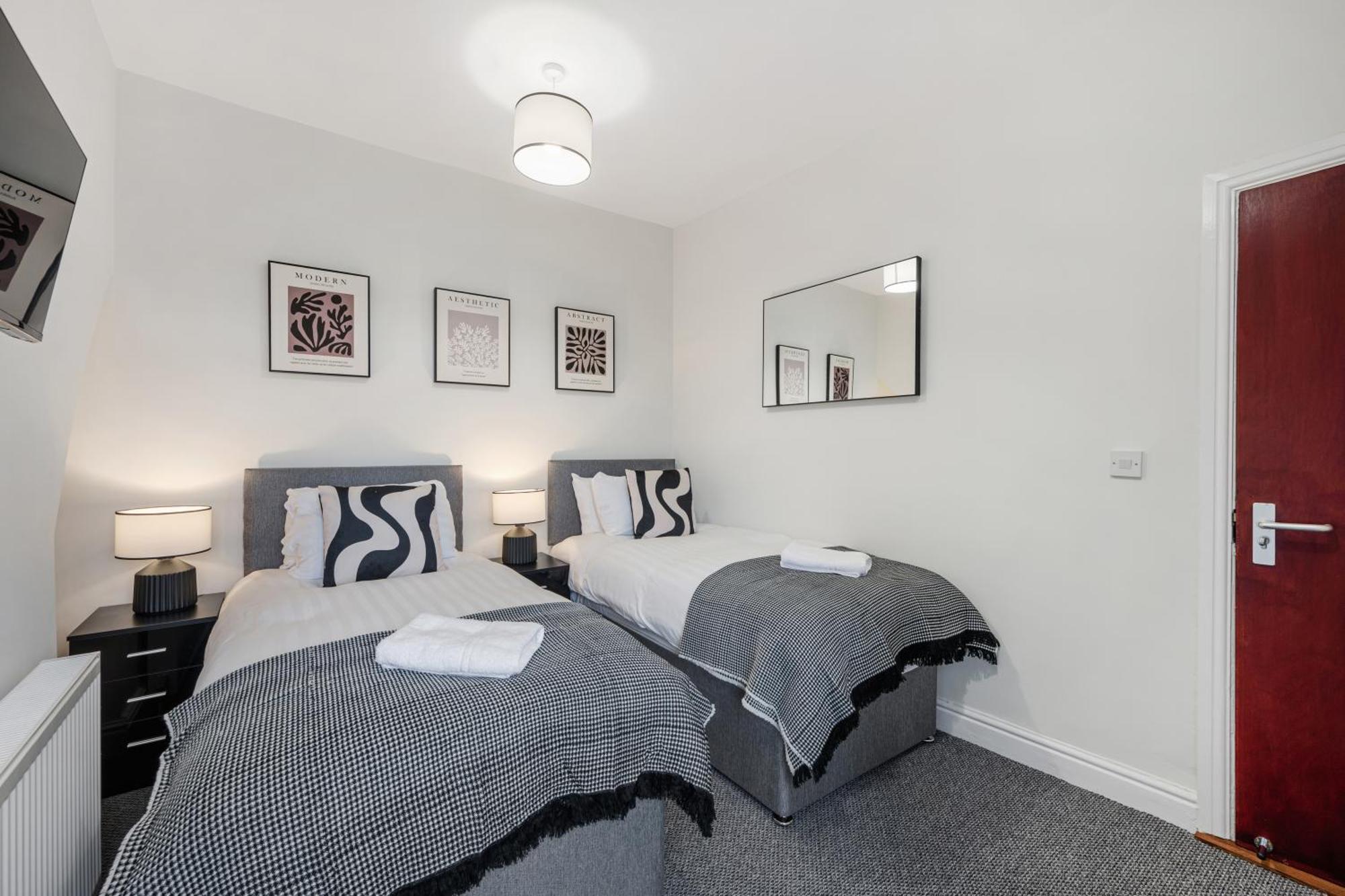 Anfield Cosy Stays - Air Host & Stay - Sleeps 14 리버풀 외부 사진