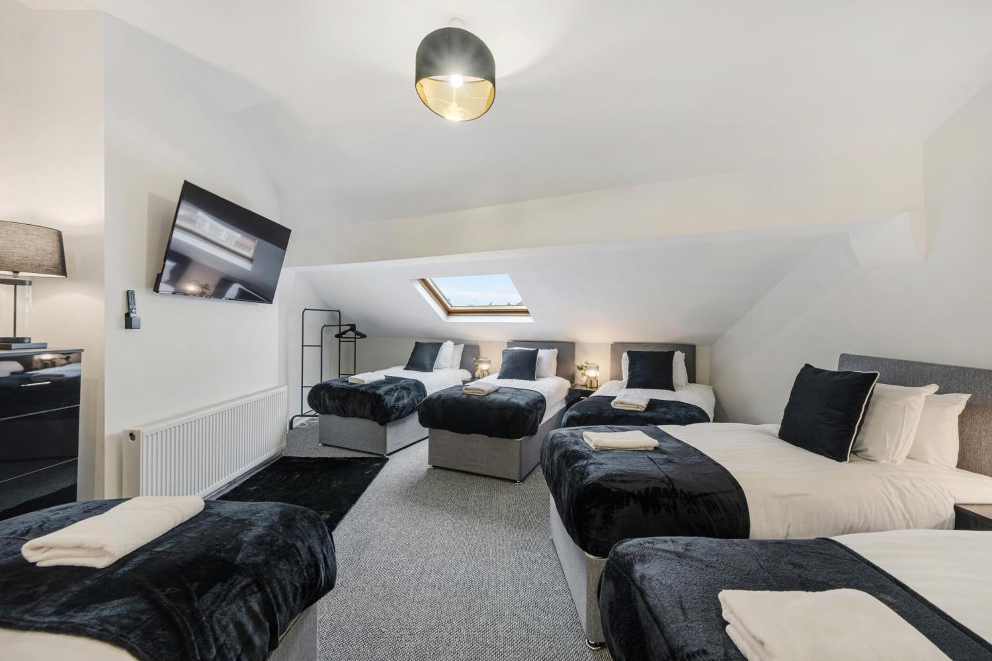 Anfield Cosy Stays - Air Host & Stay - Sleeps 14 리버풀 외부 사진