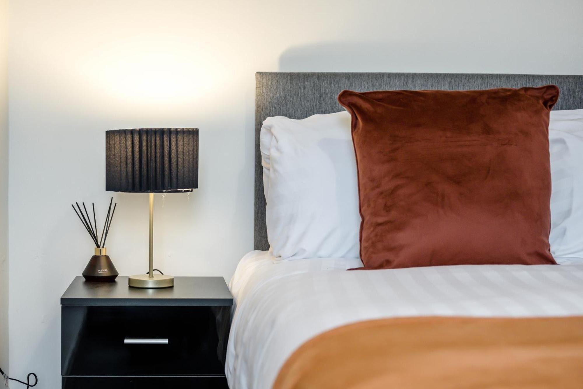 Anfield Cosy Stays - Air Host & Stay - Sleeps 14 리버풀 외부 사진