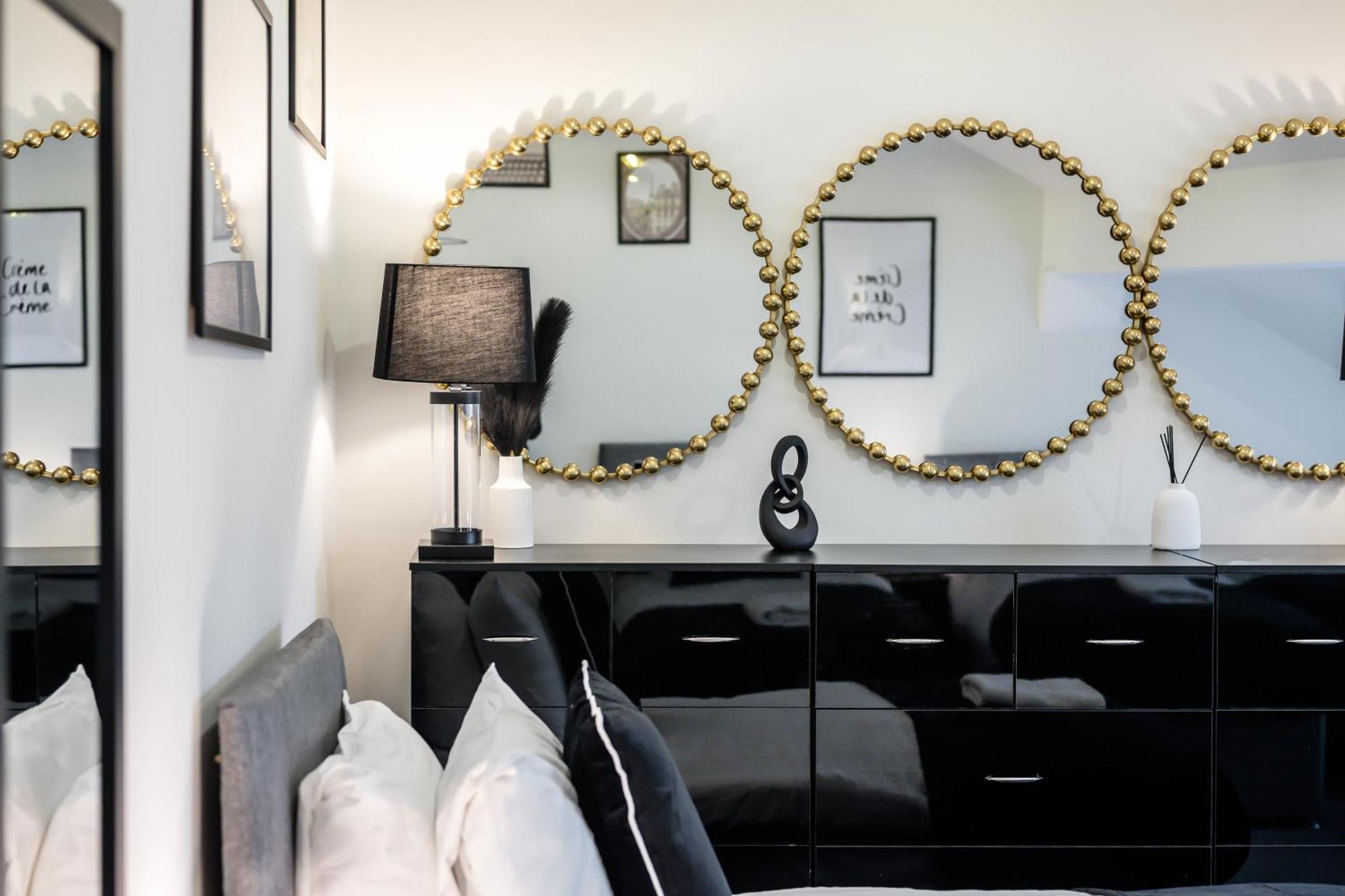 Anfield Cosy Stays - Air Host & Stay - Sleeps 14 리버풀 외부 사진